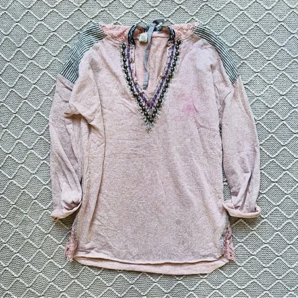 Gimmicks by BKE Pink V-Neck Sweater Eoth Embellishment and Lace Hood - Picture 1 of 7
